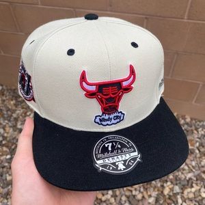 BRAND NEW windy city Chicago bulls fitted hat. size 7 and 1/4. 1st championship.